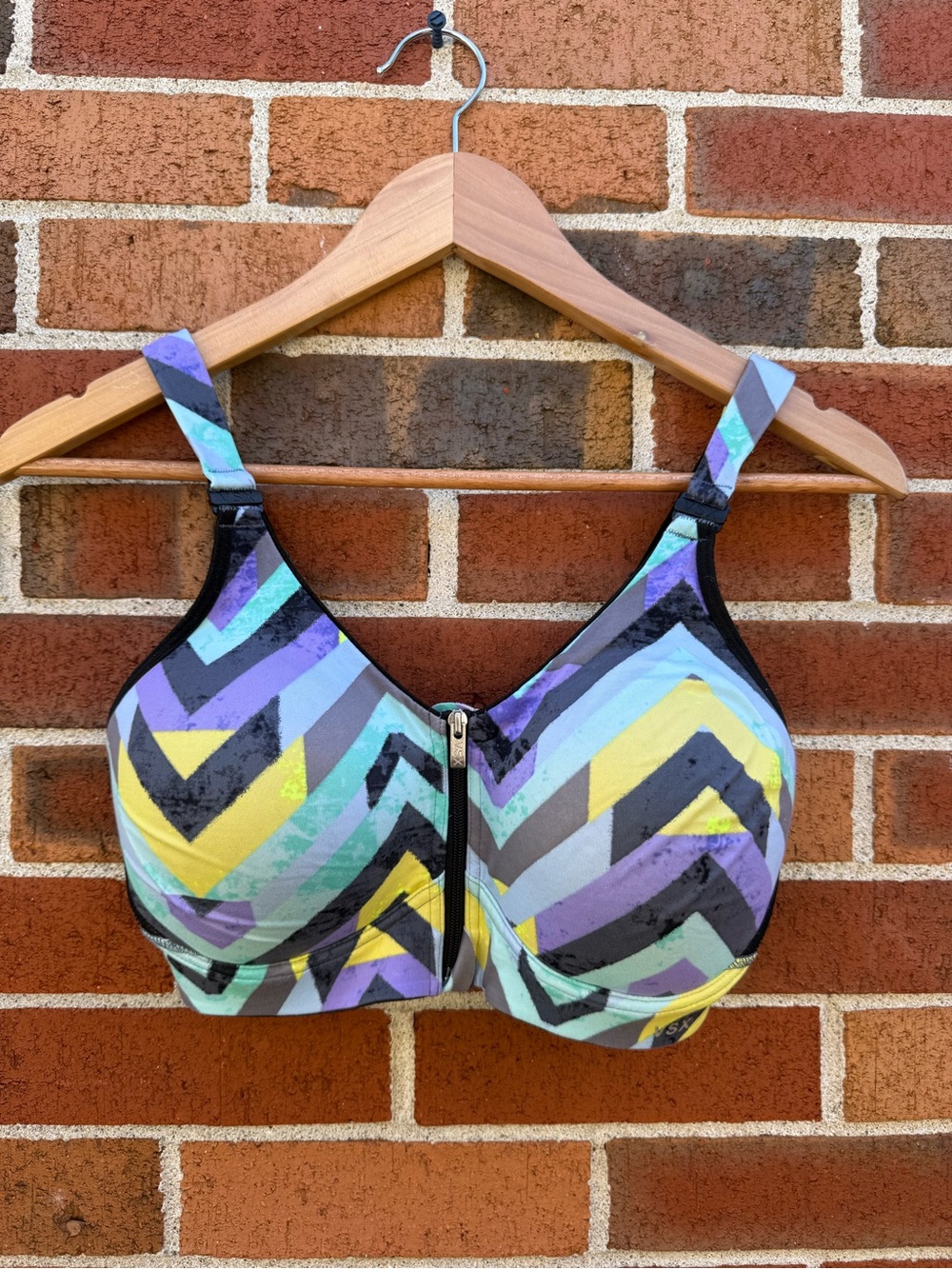 Victoriaβs Secret VSX Sport Front Zip Sports Bra 34D Multicolor